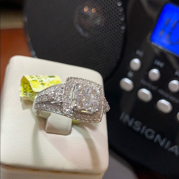 14k white gold 2ctw genuine Diamond ring amazing - Picture 2 of 3